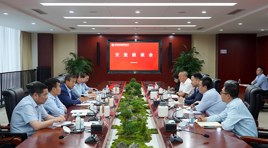 余紅輝與中國農業銀行北京市分行黨委書記、行長胡新智座談